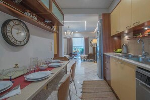 Kühlschrank, Ofen, Herdplatte, Geschirrspüler