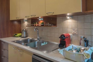 Kühlschrank, Ofen, Herdplatte, Geschirrspüler