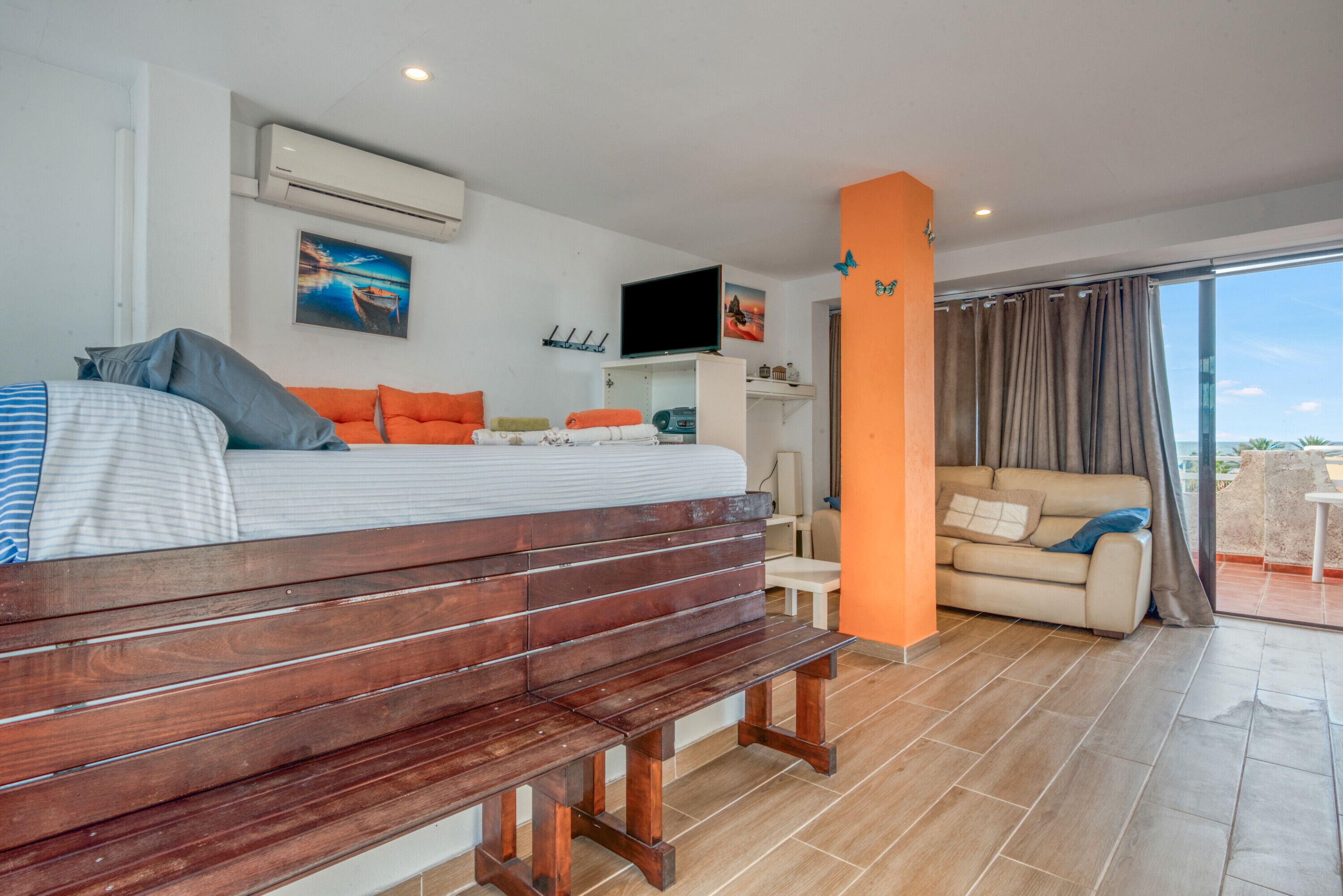 3 slaapkamers, een strijkplank/strijkijzer, wifi, beddengoed