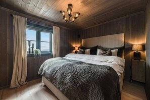 Cabin, 5 Bedrooms, Balcony, Mountain View