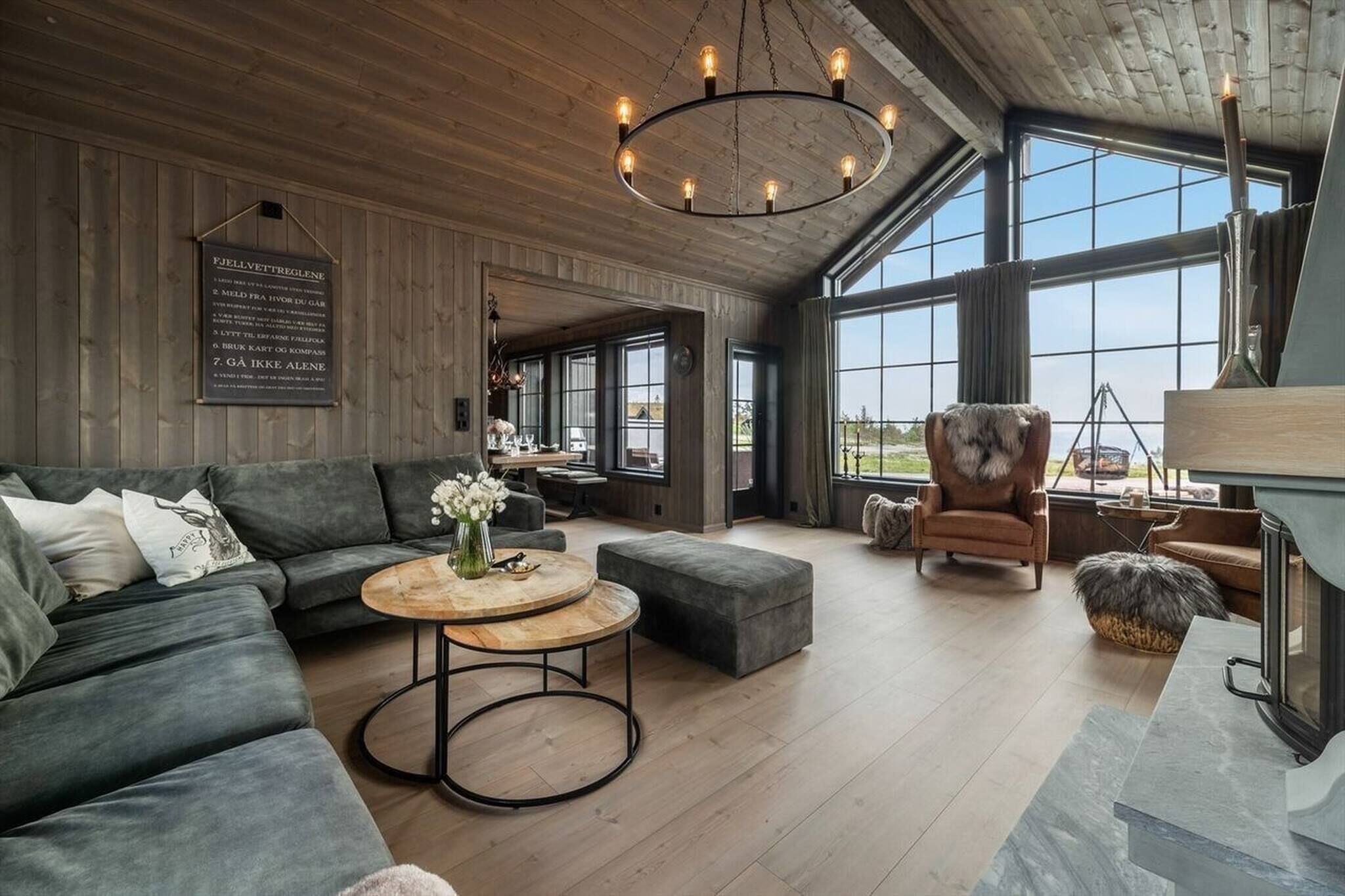 Cabin, 5 Bedrooms, Balcony, Mountain View | Living area
