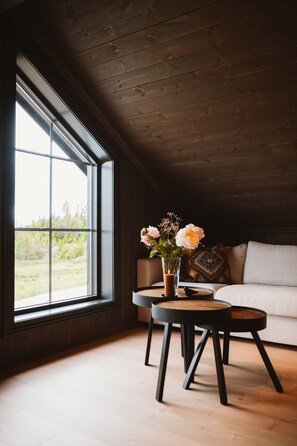 Bústaður - 5 svefnherbergi - svalir - fjallasýn | Stofa