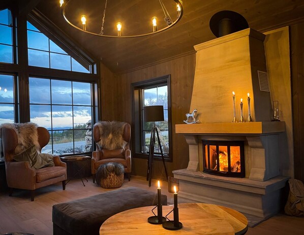 Cabin, 5 Bedrooms, Balcony, Mountain View | Interior