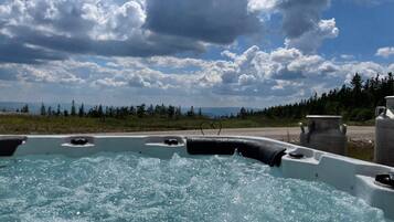 Cabin, 5 Bedrooms, Balcony, Mountain View | Outdoor spa tub