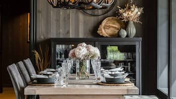 Cabin, 5 phòng ngủ, ban công, quang cảnh núi | Phòng ăn