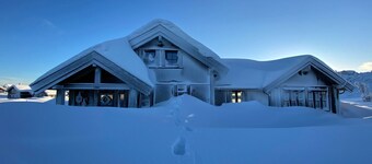 Cabin With Jacuzzi on Lifjell