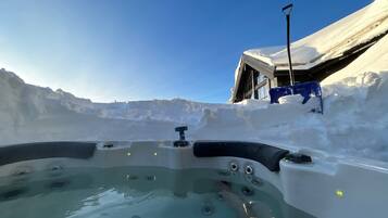 Cabin, 5 Bedrooms, Balcony, Mountain View | Outdoor spa tub