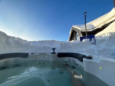 Cabin With Jacuzzi on Lifjell