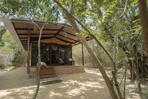 Deluxe Double Room | Individually decorated, individually furnished, desk, laptop workspace - Wilds Wilpattu (Pahala Maragahawewa)