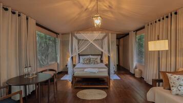 Deluxe Double Room | Individually decorated, individually furnished, desk, laptop workspace