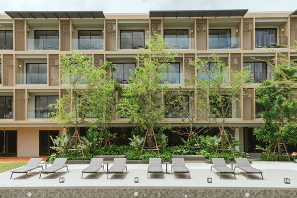 Outdoor pool - PAAK Hotel Suvarnabhumi (Bangkok)