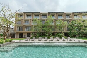 Outdoor pool - PAAK Hotel Suvarnabhumi (Bangkok)