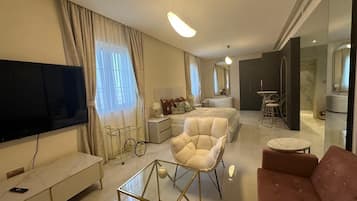 4 habitaciones, tabla de planchar con plancha, wifi y ropa de cama