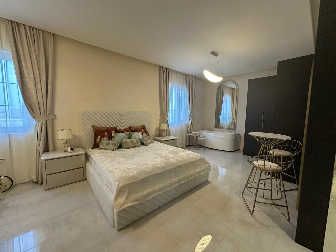 4 chambres, fer et planche à repasser, Wi-Fi, draps fournis