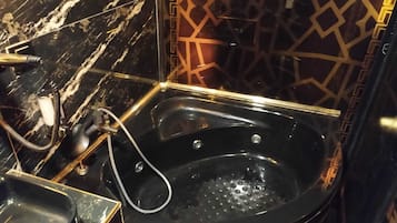 Phòng Deluxe | Phòng tắm | Máy sấy tóc, khăn tắm, xà phòng, dầu gội
