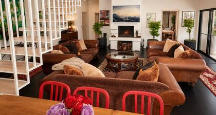 Luxury 4 Queen Bedroom Home with Spa, Sauna & Fireplace -Eagle's Nest Blackheath