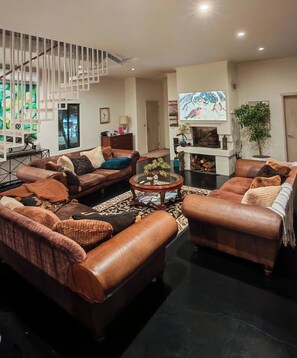 Télévision, cheminée