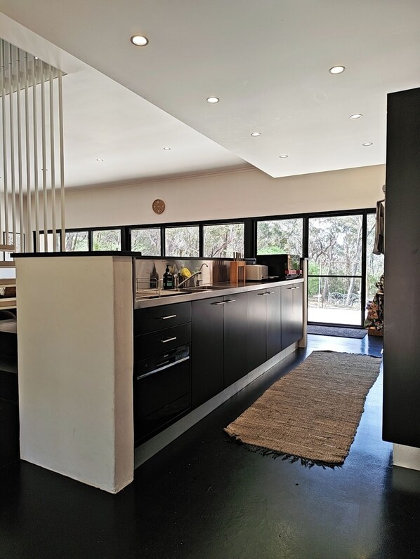 Micro-ondes, four, plaque de cuisson, lave-vaisselle