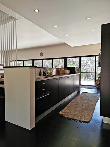 Luxury Bushland Retreet with Spa, Sauna & Fireplace - Eagle's Nest Blackheath