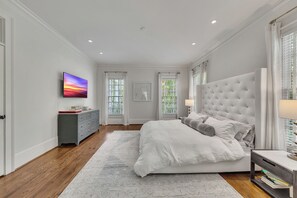 5 bedrooms, desk, iron/ironing board, free WiFi - Luxury 5BR Buckhead Home | World Cup Ready (Atlanta)