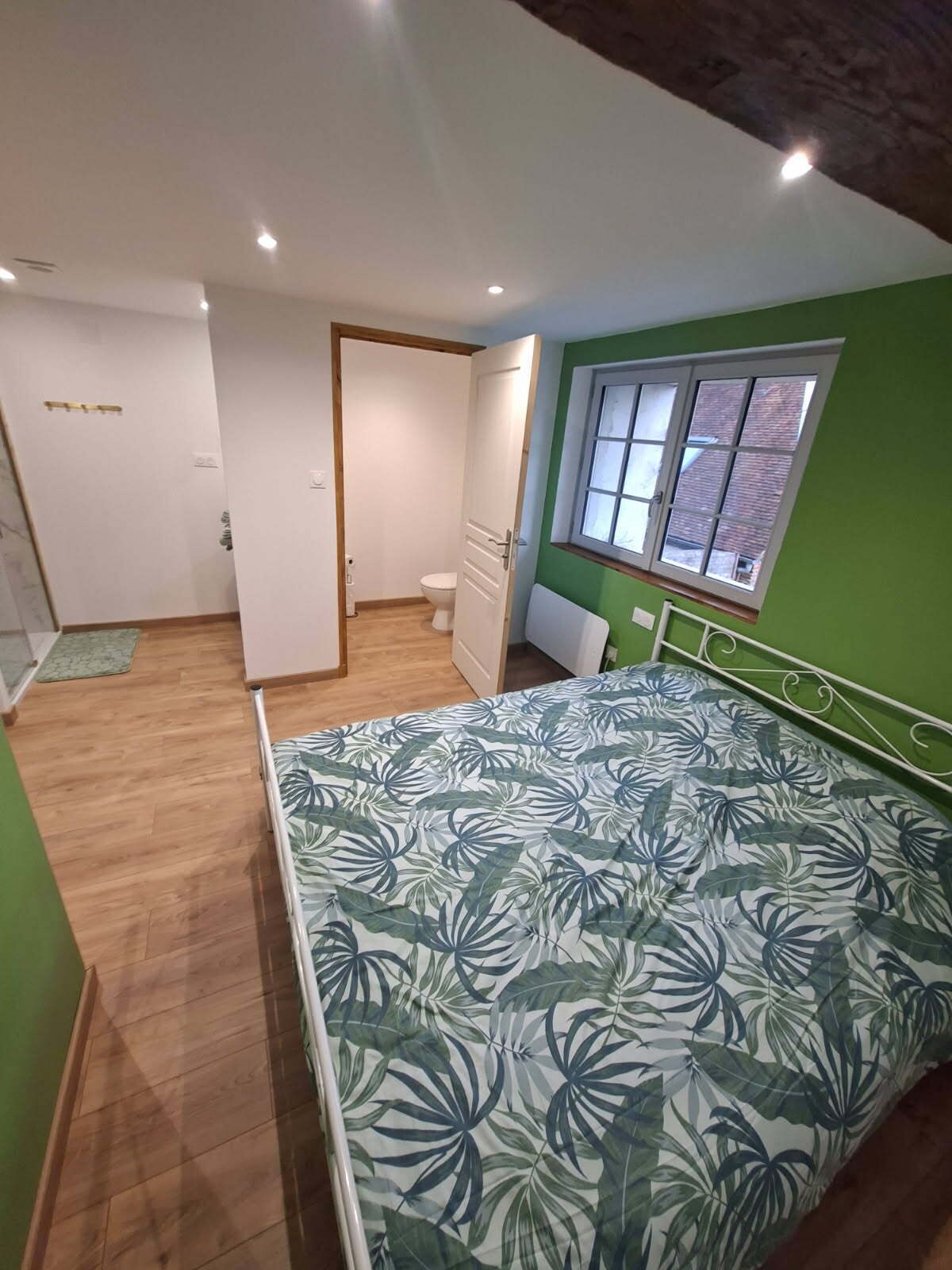 3 chambres, bureau, Wi-Fi gratuit, draps fournis