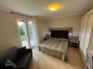 1 bedroom, internet, bed sheets - Garda Hill Exclusive farmhouse, wellness, sports and relaxation (soiano del lago)