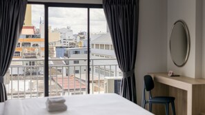 Luxury Premier Room | In-room safe, blackout curtains, free WiFi, bed sheets - B2 China Town Yaowarat Premier (Bangkok)