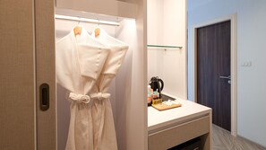 Luxury Premier Room | Room amenity - B2 China Town Yaowarat Premier (Bangkok)