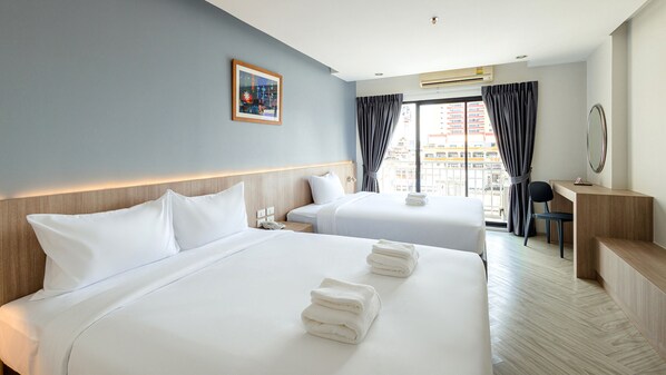 Luxury Triple Room | In-room safe, blackout curtains, free WiFi, bed sheets - B2 China Town Yaowarat Premier (Bangkok)