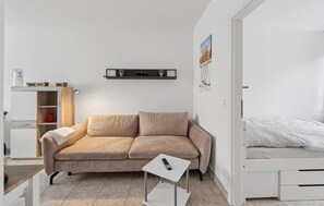2 bedrooms, iron/ironing board, free WiFi