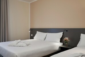 Minibar, escritorio, wifi gratis y ropa de cama 