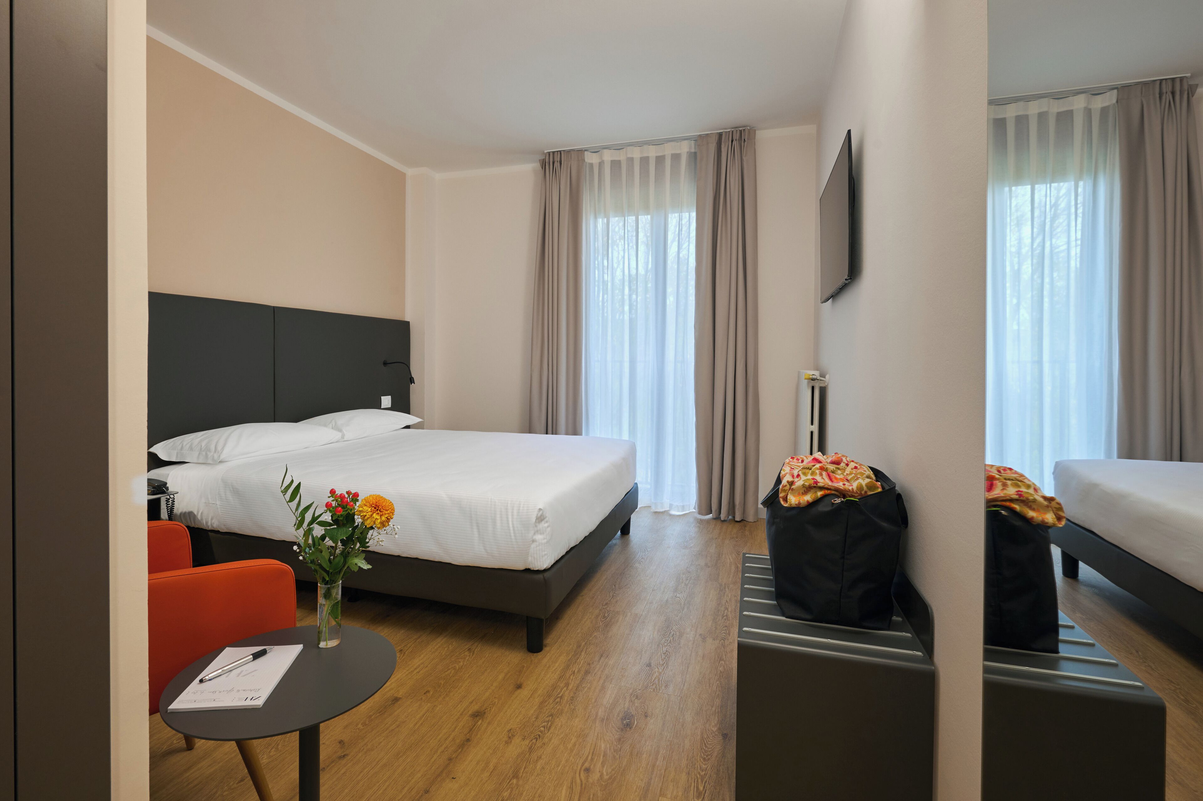 Double Room | Minibar, desk, free WiFi, bed sheets