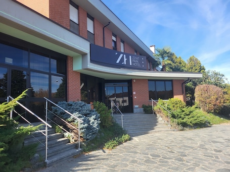 Facciata della struttura. Zenit Park Hotel