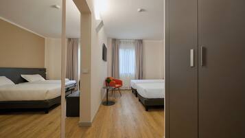 Zweibettzimmer | Minibar, Schreibtisch, kostenloses WLAN, BettwÀsche