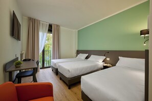 Triple Room | Down comforters, desk, laptop workspace, soundproofing - Zenit Park Hotel (Rivalta di Torino)