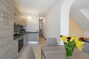 Kühlschrank, Ofen, Herdplatte, Geschirrspüler