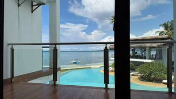 Chambre Luxe avec lits jumeaux, vue plage | Vue depuis le balcon