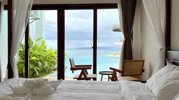 Quarto casal superluxo, vista para a praia | Wi-Fi de cortesia, roupa de cama