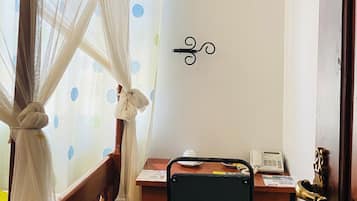 Desk, laptop workspace, free WiFi