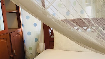 Desk, laptop workspace, free WiFi