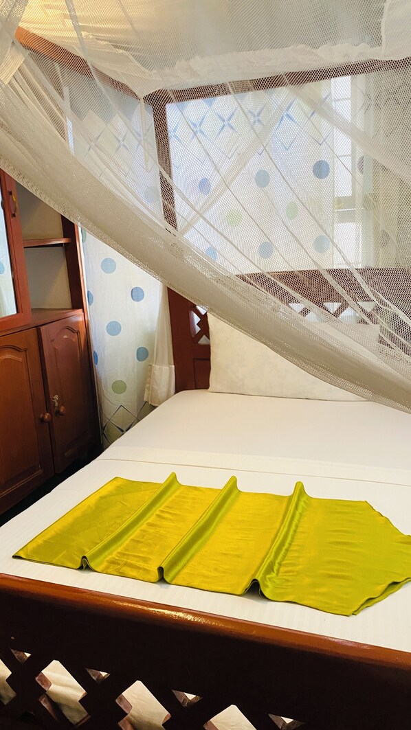 Desk, laptop workspace, free WiFi