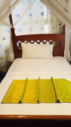 Desk, laptop workspace, free WiFi