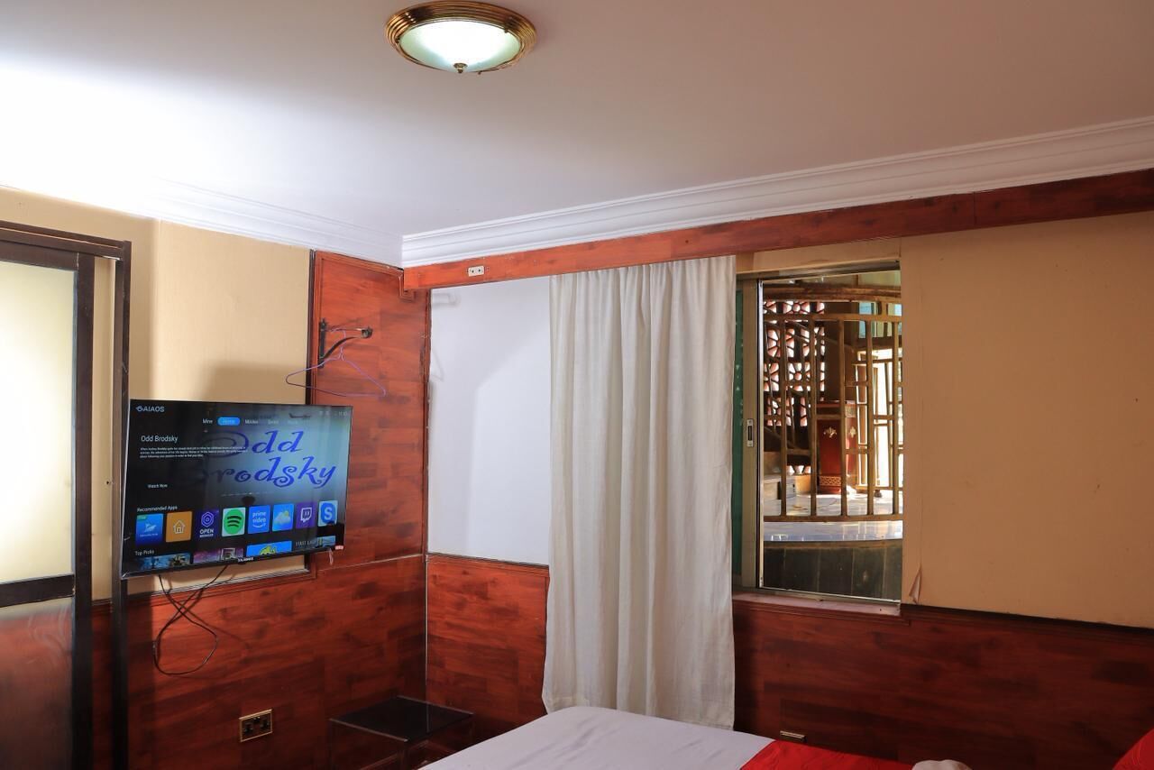 14 bedrooms, iron/ironing board, WiFi