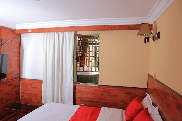 14 bedrooms, iron/ironing board, WiFi