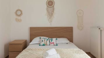 2 bedrooms, laptop workspace, iron/ironing board, bed sheets