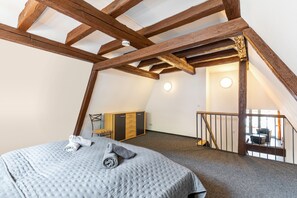 5 slaapkamers, een strijkplank/strijkijzer, wifi, beddengoed