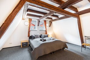 5 bedrooms, iron/ironing board, WiFi, bed sheets - Apartment "Altstadtquartier" with Castle Views (Bacharach)