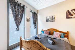 1 habitación, tabla de planchar con plancha, wifi y ropa de cama