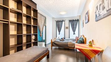 2 slaapkamers, een strijkplank/strijkijzer, wifi, beddengoed