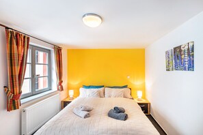 3 bedrooms, iron/ironing board, WiFi, bed sheets